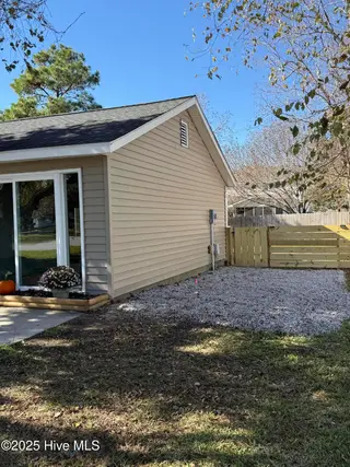 124 Jefferson Street, Beaufort, NC 28516 — 3-bedroom home in Kathryn Court, Beaufort, NC, photo 19 of 30: IMG_0719