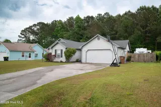 123 Daphne Drive, Hubert, NC 28539 – photo 2: Right front