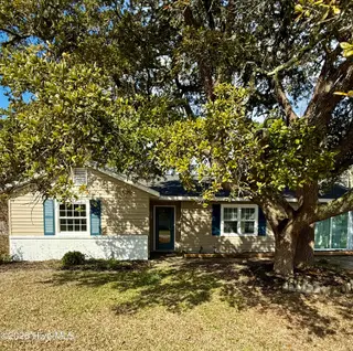 124 Jefferson Street, Beaufort, NC 28516 — 3-bedroom home in Kathryn Court, Beaufort, NC, photo 1 of 30: IMG_1212