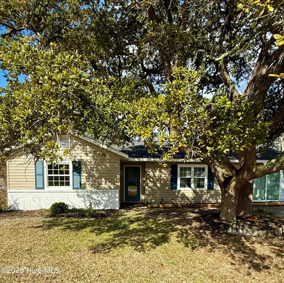 124 Jefferson Street, Beaufort, NC 28516 — 3-bedroom home in Kathryn Court, Beaufort, NC, photo 1 of 30: IMG_1212