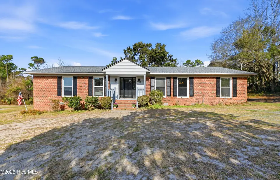 718 Hughes Road, Hampstead, NC 28443 – photo 1 of 48: 1_718_hughes_rd_001