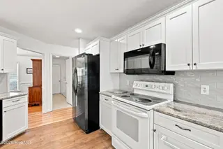 137 Winsford Circle, West End, NC 27376 – photo 11: 22-web-or-mls-IMG_1196 - edited