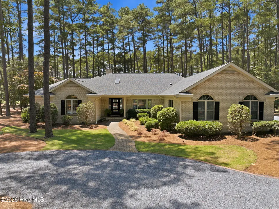 45 Pinewild Drive, Pinehurst, NC 28374 – photo 1 of 67: 45 Pinewild Drive-99