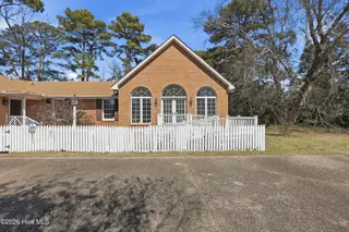 1514 Crescent Drive, Elizabeth City, NC 27909 – photo 6: Side view/sunroom