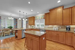 853 Gull Point Road, Wilmington, NC 28405 — 4-bedroom home in Landfall, Wilmington, NC, photo 19 of 52: 020_img_7556_189
