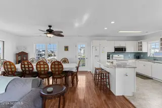 122 Quinton Street, Holden Beach, NC 28462 — 3-bedroom home in Holden Beach, Holden Beach, NC, photo 12 of 54: 31-web-or-mls-BTS09136