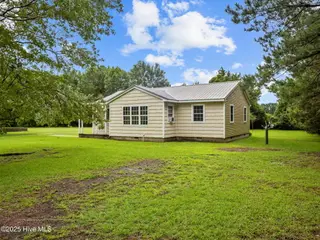 195 Queens Creek Road, Swansboro, NC 28584 — 2-bedroom home, Swansboro, NC, photo 1 of 40: Front view