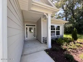 107 Firethorn Circle, Wallace, NC 28466 – photo 2: Front Porch