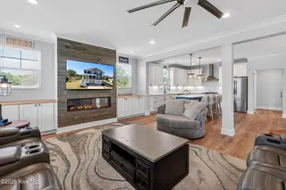 8124 Lakeview Drive, Wilmington, NC 28412 – photo 14: Great Room/Kitchen