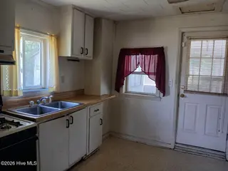 409 Plum Street, New Bern, NC 28560 – photo 10: Kitchen