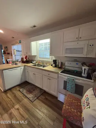 918 Dickinson Court, New Bern, NC 28562 — 2-bedroom home in Berkshire, New Bern, NC, photo 9 of 20: IMG_4557