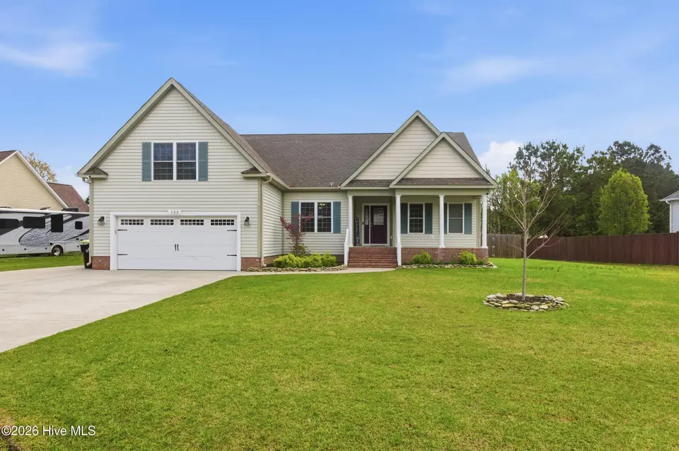 123 Mom Lane, New Bern, NC 28562 – photo 1 of 41: 123 Mom Lane, New Bern, NC 28562
