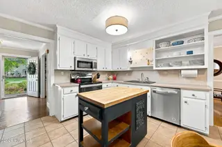 213 Woodhaven Road, Greenville, NC 27834 – photo 9: 25-web-or-mls-IMG_7303-edit