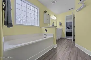 412 Neuchatel Road, New Bern, NC 28562 – photo 20: Master Bath