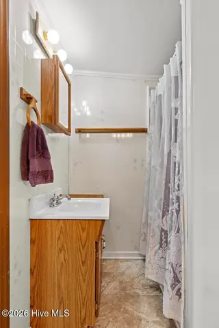 2828 Easy Street, Newport, NC 28570 – photo 20: 1st Bath