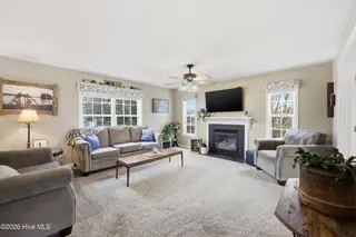 101 Majesty Court, Elizabeth City, NC 27909 – photo 20: 101 Majesty Ct LR 3 gas logs natural gas