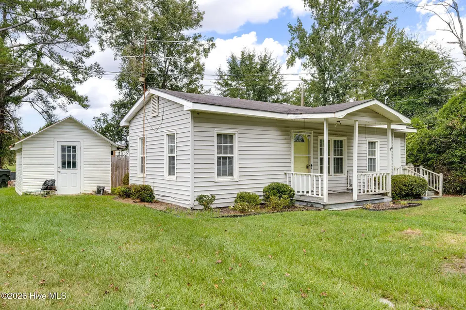115 E Murphy Street, Wallace, NC 28466 — 1-bedroom home, Wallace, NC, photo 1 of 24: In Town