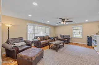 1104 Longview Drive, New Bern, NC 28562 — 3-bedroom home in Sherwood Forest, New Bern, NC, photo 16 of 53: 36-web-or-mls-0C0A8724