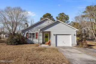 305 Tassel Court, Hubert, NC 28539 — 3-bedroom home in Ole Mill Village, Hubert, NC, photo 1 of 17