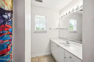 141 Crystal Road, Southport, NC 28461 — 3-bedroom home, Southport, NC, photo 20 of 40: 141 Crystal Rd prim bath