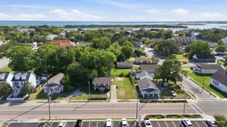 608 Cedar Street, Beaufort, NC 28516 – photo 9: 9-web-or-mls-DJI_20260902160120_0505_D