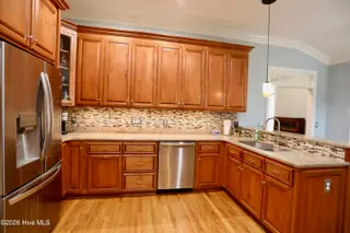 129 Beacon Ridge Drive, West End, NC 27376 – photo 18: Tile Backsplash