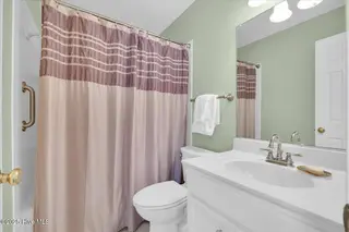 2313 New Orleans Place, Wilmington, NC 28403 — 4-bedroom home in Bradley Creek East, Wilmington, NC, photo 24 of 43: Bath in bedroom 2