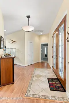 358 Shore Point Drive, Wilmington, NC 28411 — 5-bedroom waterfront home in Bayshore Estates, Wilmington, NC, photo 6 of 49
