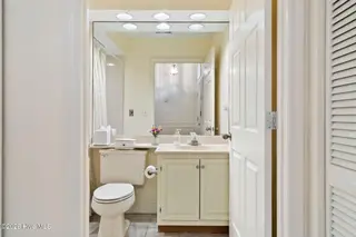 2203 Jumpin Run Drive, Wilmington, NC 28403 – photo 23: 09hallbath2