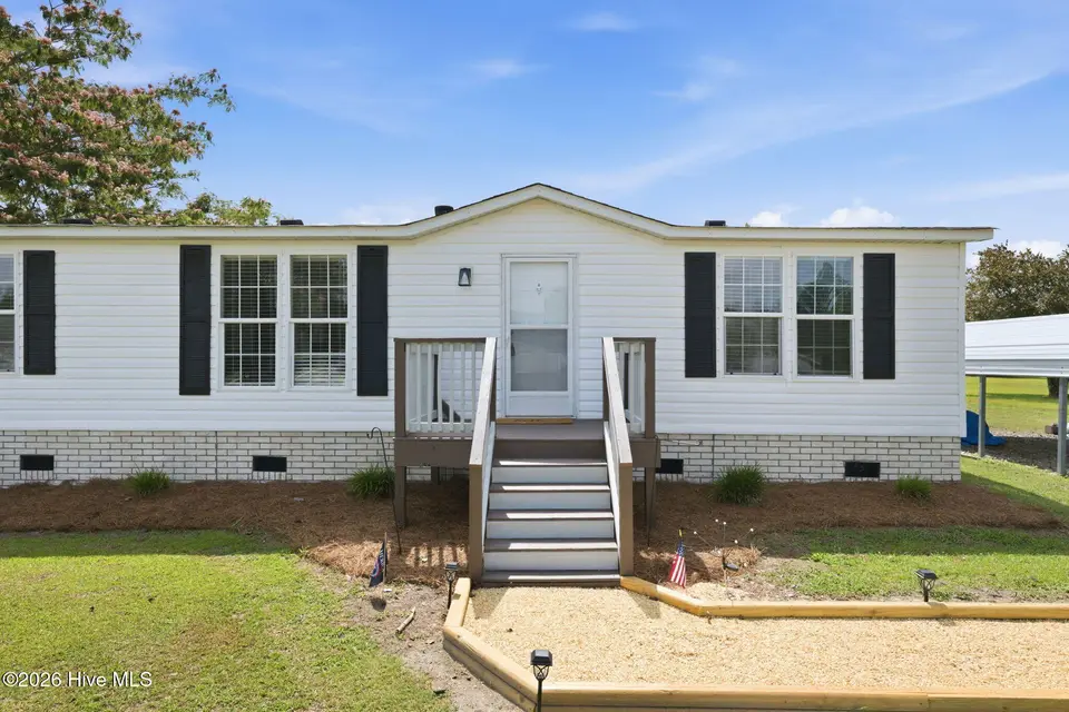 101 S Cherie Court, New Bern, NC 28562 – photo 1 of 45: 2-web-or-mls-DSC_3161_edit