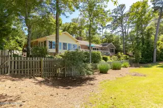 105 Magnolia Court, Pine Knoll Shores, NC 28512 – photo 5: 47-web-or-mls-chadwick-visuals-105-magno