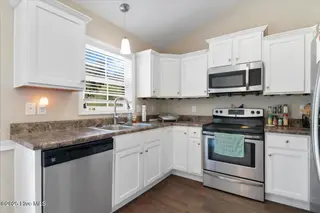 3609 Delesa Court, New Bern, NC 28560 — 3-bedroom home in Pinecrest Estates, New Bern, NC, photo 19 of 29: 18-3609 Delesa Ct-18