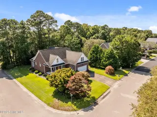 301 Foxwood Lane, Wilmington, NC 28409 – photo 4: 4-web-or-mls-DJI_20250918115353_0014_D