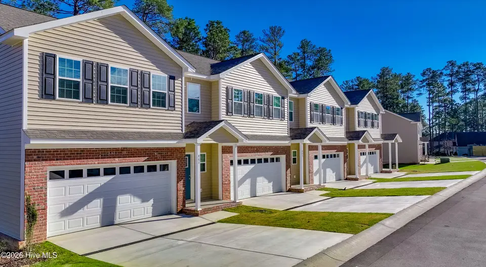 887 Ducks Landing, Aberdeen, NC 28315 – photo 1 of 32: MOCO--10