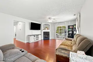 135 Luke Court, New Bern, NC 28560 – photo 4: Living Room