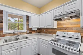 830 Batton Road, Southport, NC 28461 — 3-bedroom home in Boiling Spring Lakes, Southport, NC, photo 11 of 49