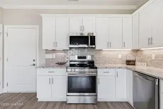 900 Finn Court, Greenville, NC 27834 – photo 8: 19-web-or-mls-BLS_0050_edit