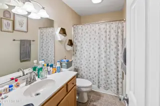 1121 Masters Lane A And B, Greenville, NC 27834 – photo 21: 8G4A4334