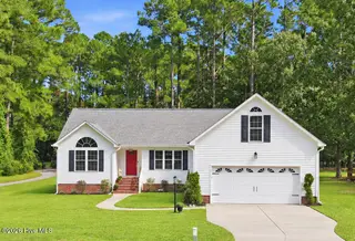 2119 Royal Pines Drive, New Bern, NC 28560 – photo 2: Beautiful Home on th Golf Course!