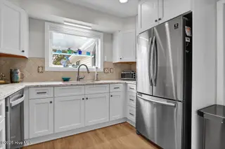 6012 Inland Greens Drive, Wilmington, NC 28405 – photo 11: Kitchen