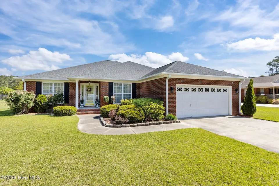 129 Hidden Pond Drive, New Bern, NC 28562 – photo 1 of 40: Your Dream Home Awaits
