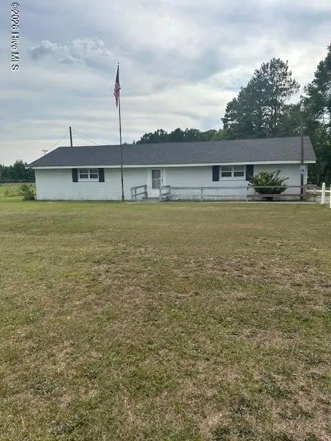 6847 Haynes Lennon Highway, Evergreen, NC 28438 – photo 1 of 12: Building