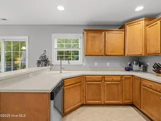 907 Stagecoach Drive, Jacksonville, NC 28546 – photo 22: 025a6811