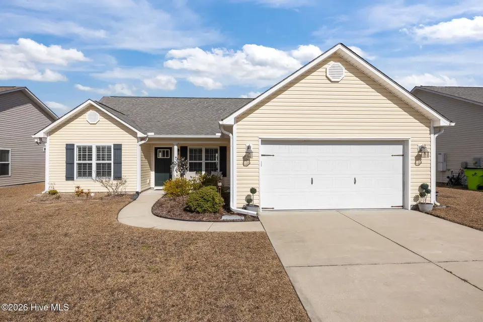 208 Bungalow Drive, New Bern, NC 28562 – photo 1 of 49: 1-web-or-mls-0C0A3702
