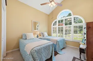 8004 Club House Drive, New Bern, NC 28562 – photo 11: 11-21-web-or-mls-DSC_5990_edit