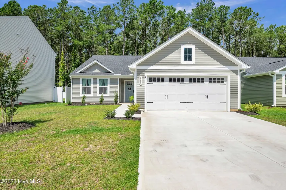 1053 Sharron Creek Drive, Shallotte, NC 28470 — 3-bedroom home in Sharron Creek Crossing, Shallotte, NC, photo 1 of 36: 1053 sharron crk dr-00001