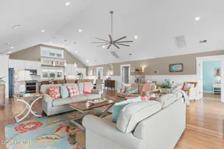226 W First Street, Ocean Isle Beach, NC 28469 – photo 12: 34-web-or-mls-Cammediallc.com (57 of 84)