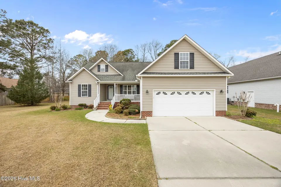 304 Fishing Creek Drive, New Bern, NC 28562 – photo 1 of 49: 1-web-or-mls-0C0A5671