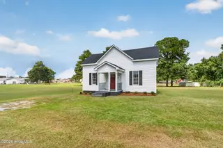 305 E Harnett Street, Benson, NC 27504 – photo 2: 4-web-or-mls-DSC01787