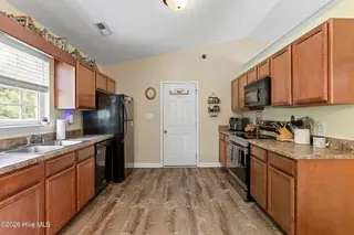 101 Woodbury Farm Drive, Jacksonville, NC 28540 – photo 6: 06
